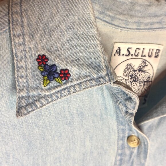 A.S. Club Blues Floral‎ Embroidered Demin Button Down Size Small - Picture 4 of 8